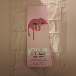 Kylie Lip Kit- 808 KYLIE-Matte